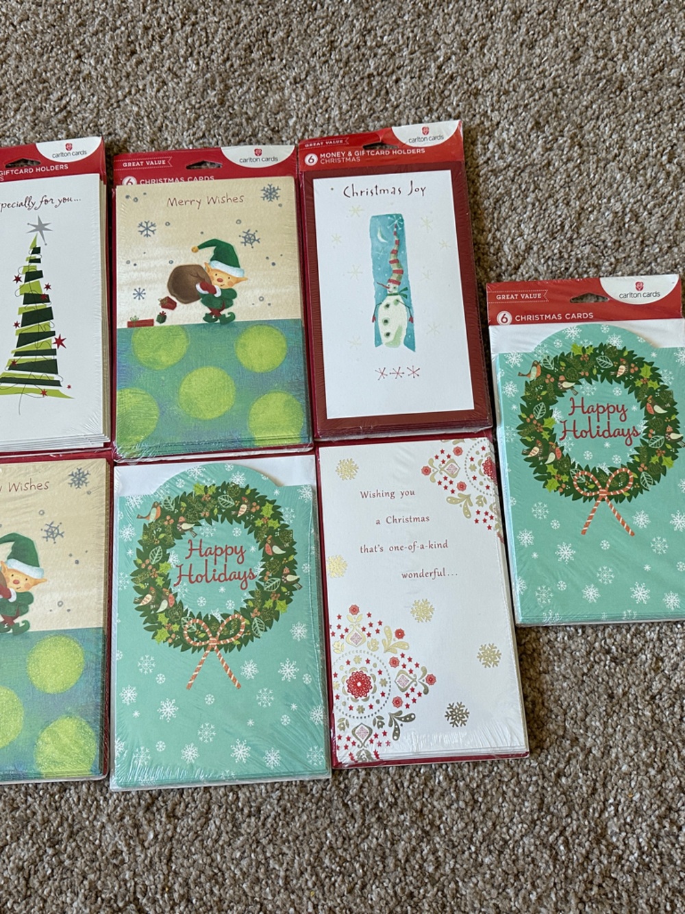 Carlton Cards Happy Holidays Wreath & Festive Characters - Green and Red